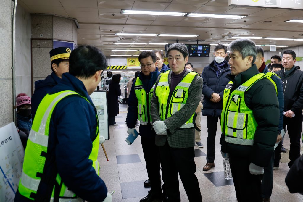 김성준의원, 가산디지털단지역 방문…혼잡 완화 및 안전사고 예방 대책 논의
